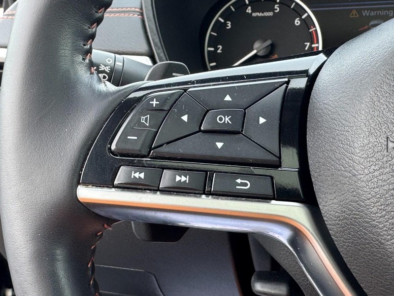 Nissan Altima Vehicle Full-screen Gallery Image 17