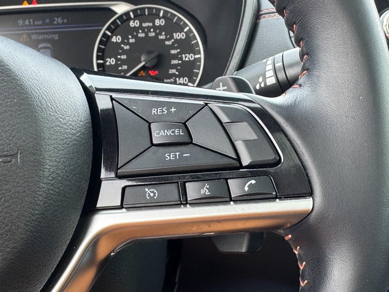 Nissan Altima Vehicle Full-screen Gallery Image 18