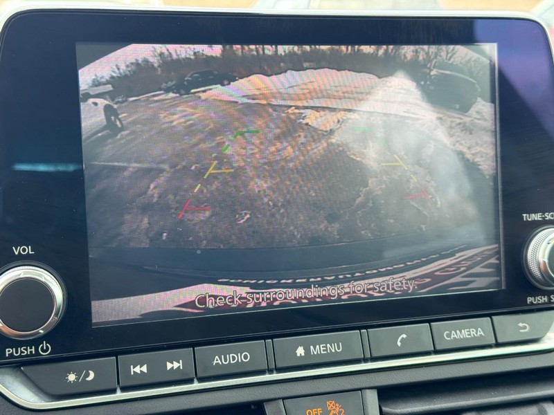 Nissan Altima Vehicle Full-screen Gallery Image 21