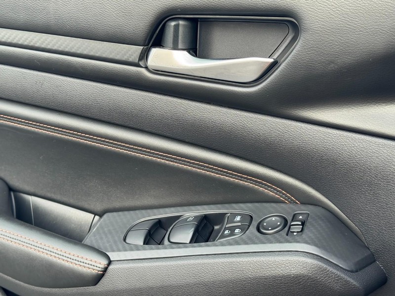 Nissan Altima Vehicle Full-screen Gallery Image 22