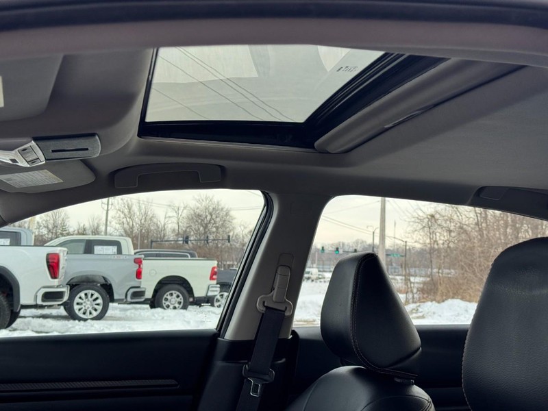 Nissan Altima Vehicle Full-screen Gallery Image 23