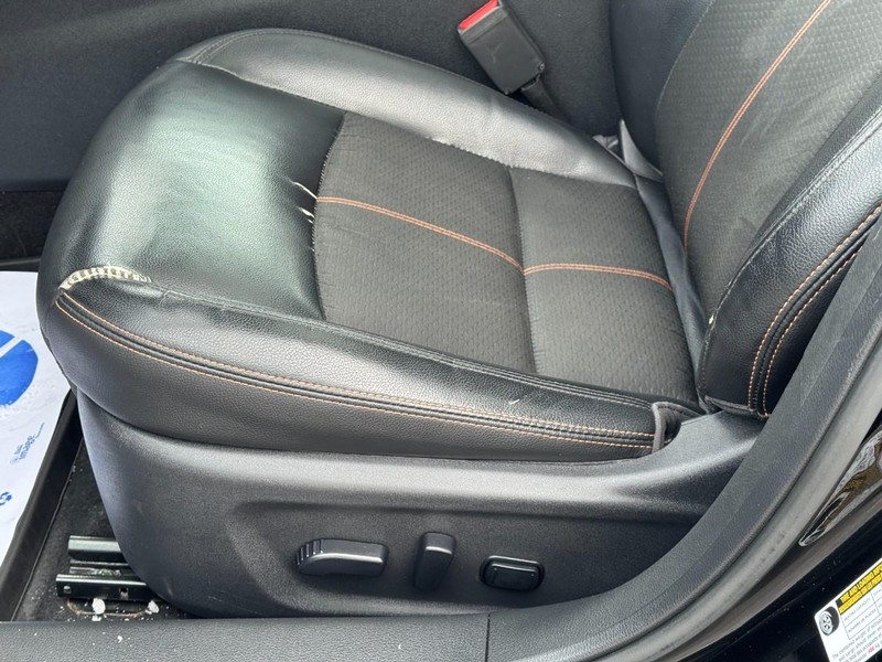 Nissan Altima Vehicle Full-screen Gallery Image 24