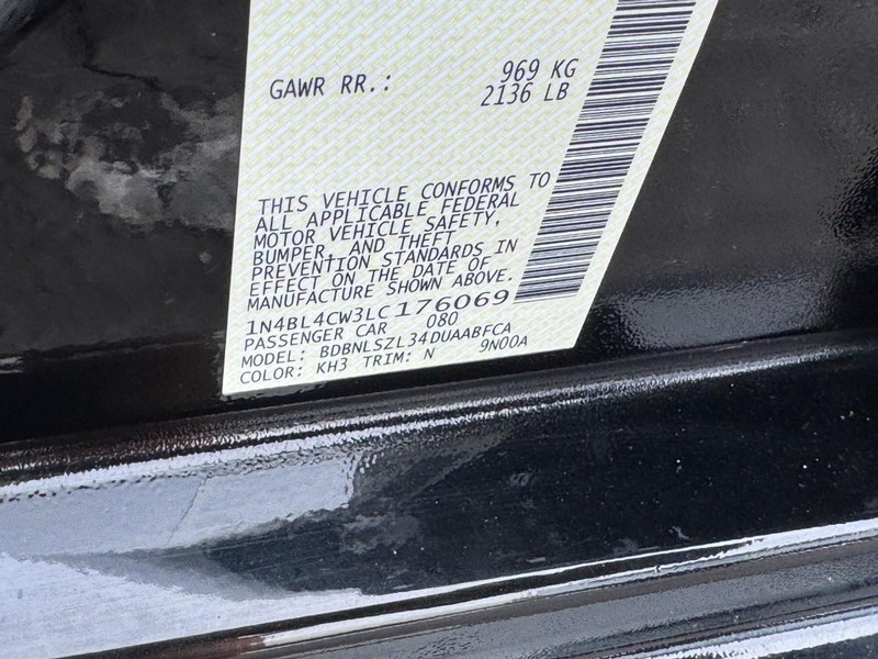 Nissan Altima Vehicle Full-screen Gallery Image 25