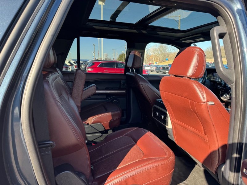 Ford Expedition Max Vehicle Full-screen Gallery Image 11