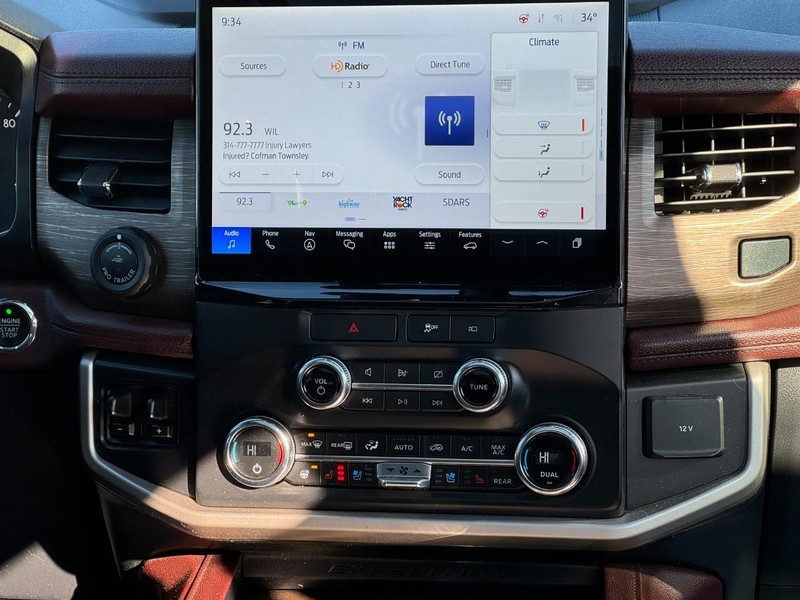 Ford Expedition Max Vehicle Full-screen Gallery Image 14