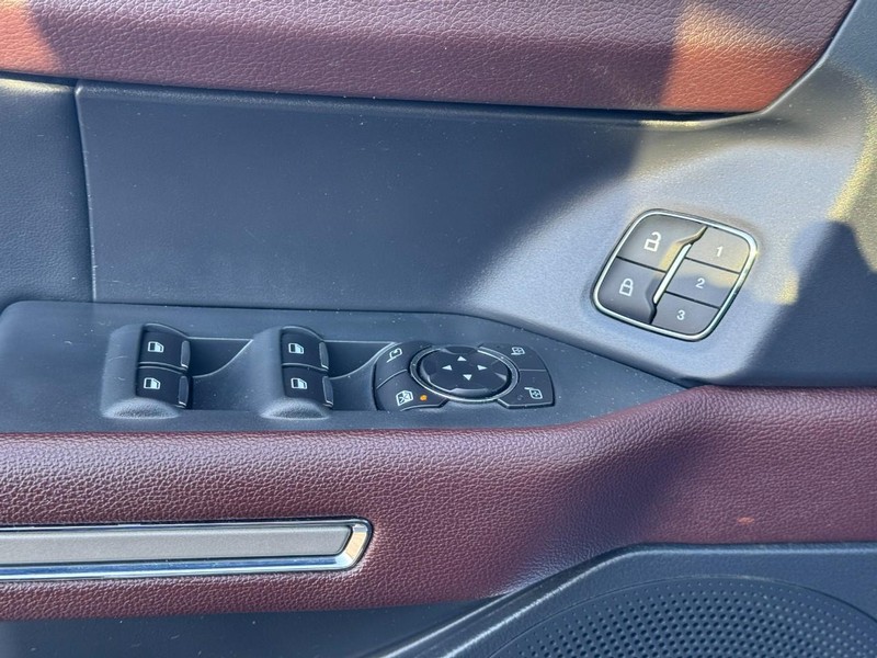 Ford Expedition Max Vehicle Full-screen Gallery Image 25