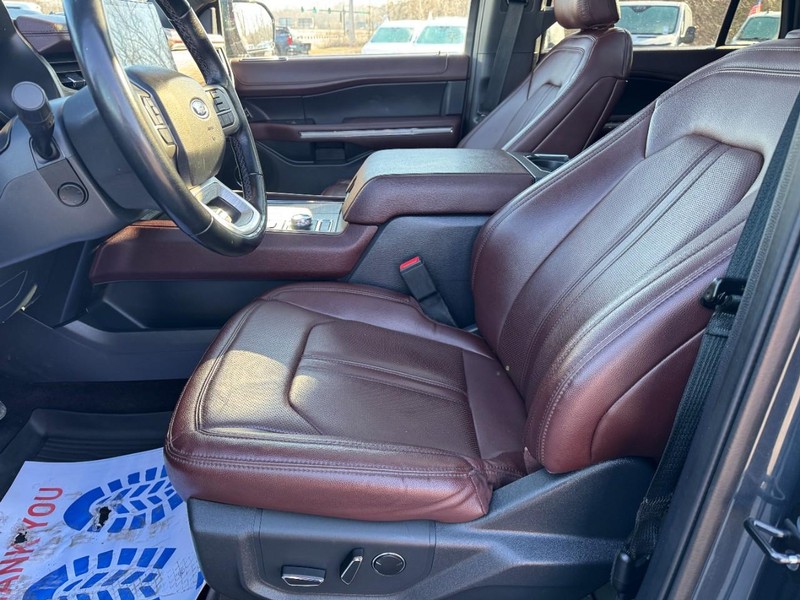 Ford Expedition Max Vehicle Full-screen Gallery Image 26