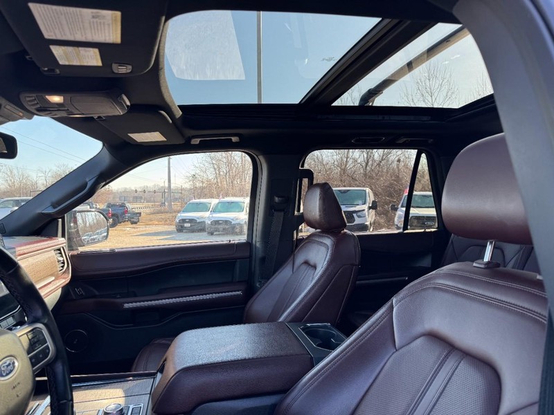 Ford Expedition Max Vehicle Full-screen Gallery Image 27