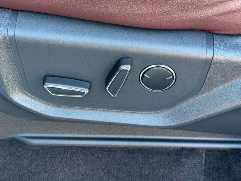 Ford Expedition Max Vehicle Full-screen Gallery Image 28