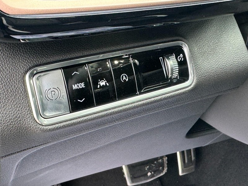 Buick Envision Vehicle Full-screen Gallery Image 16