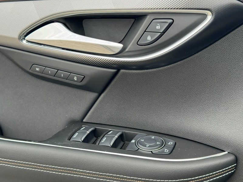 Buick Envision Vehicle Full-screen Gallery Image 21