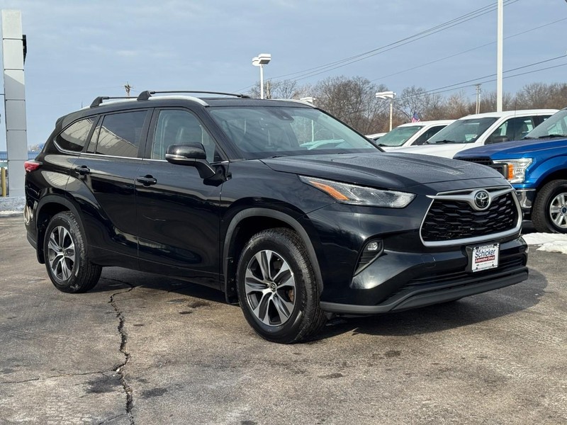 Toyota Highlander Vehicle Full-screen Gallery Image 02