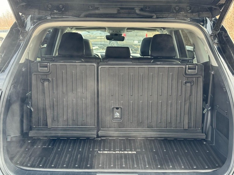 Toyota Highlander Vehicle Full-screen Gallery Image 04