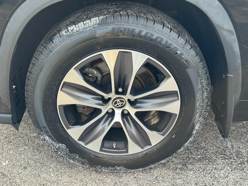 Toyota Highlander Vehicle Full-screen Gallery Image 07