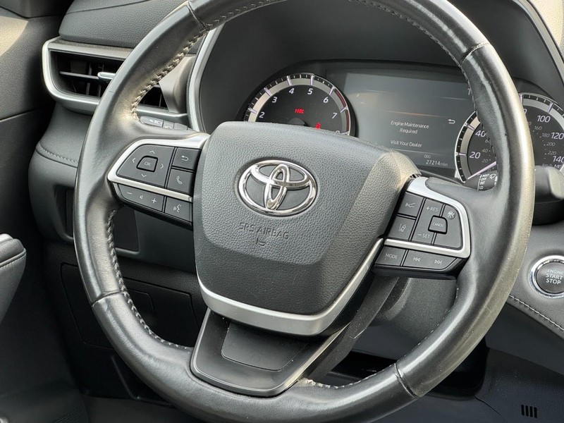 Toyota Highlander Vehicle Full-screen Gallery Image 13