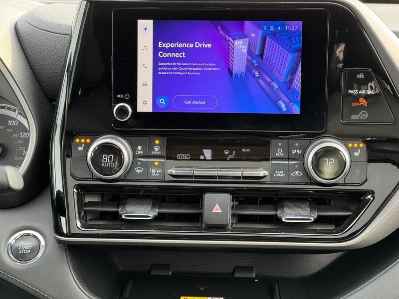 Toyota Highlander Vehicle Full-screen Gallery Image 14