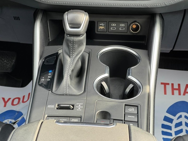 Toyota Highlander Vehicle Full-screen Gallery Image 15