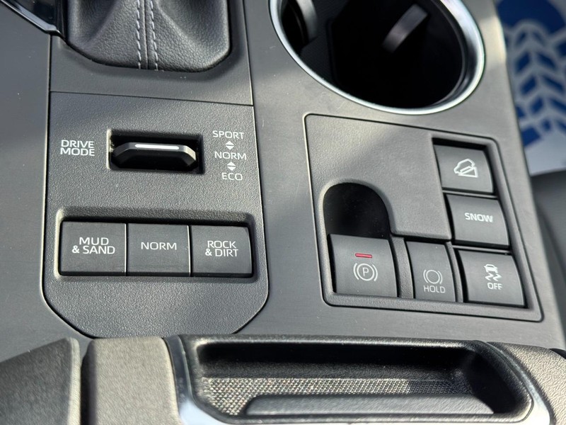 Toyota Highlander Vehicle Full-screen Gallery Image 24