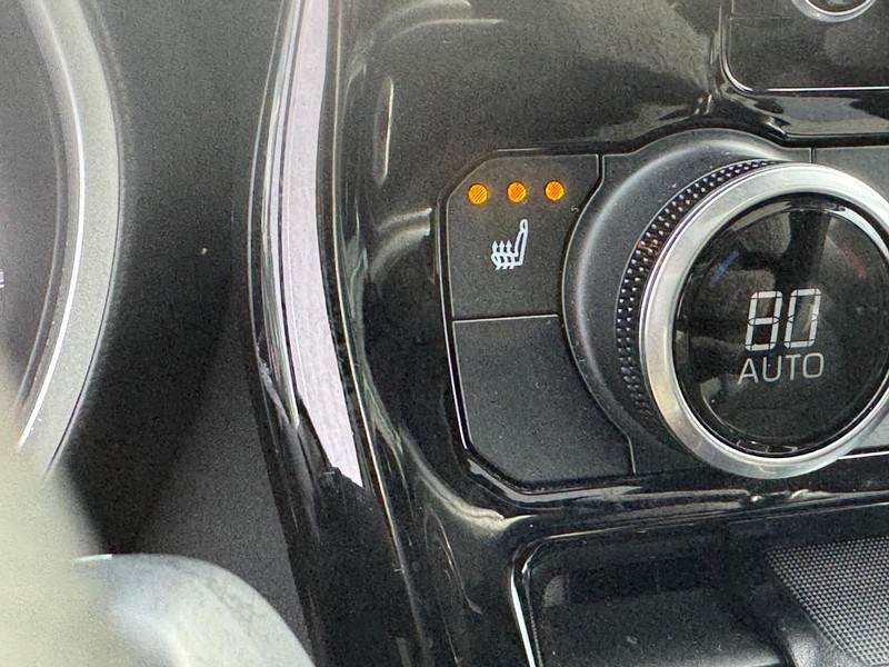 Toyota Highlander Vehicle Full-screen Gallery Image 25