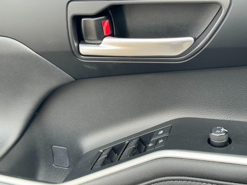 Toyota Highlander Vehicle Full-screen Gallery Image 26