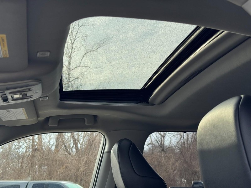 Toyota Highlander Vehicle Full-screen Gallery Image 27