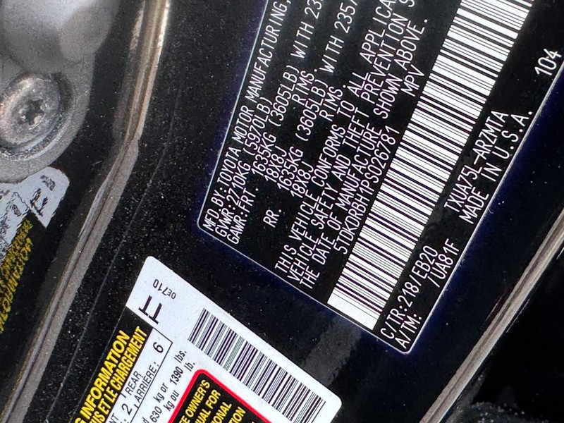 Toyota Highlander Vehicle Full-screen Gallery Image 29