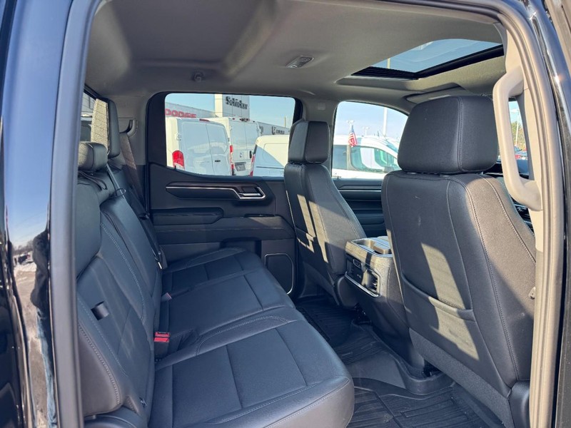 GMC Sierra 1500 Vehicle Full-screen Gallery Image 11