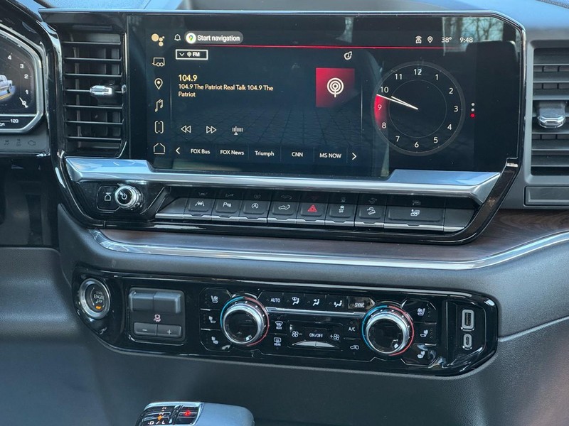 GMC Sierra 1500 Vehicle Full-screen Gallery Image 14