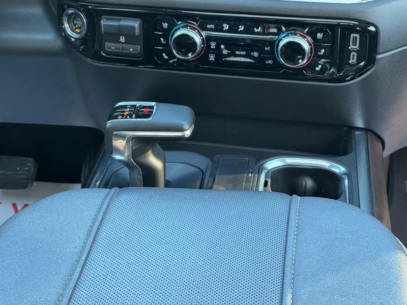 GMC Sierra 1500 Vehicle Full-screen Gallery Image 15