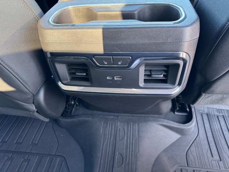 GMC Sierra 1500 Vehicle Full-screen Gallery Image 17