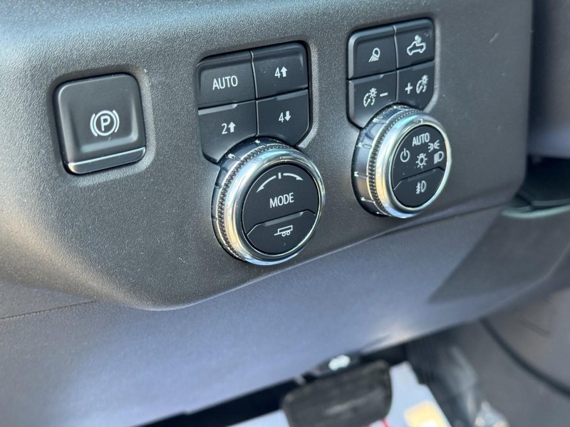 GMC Sierra 1500 Vehicle Full-screen Gallery Image 18