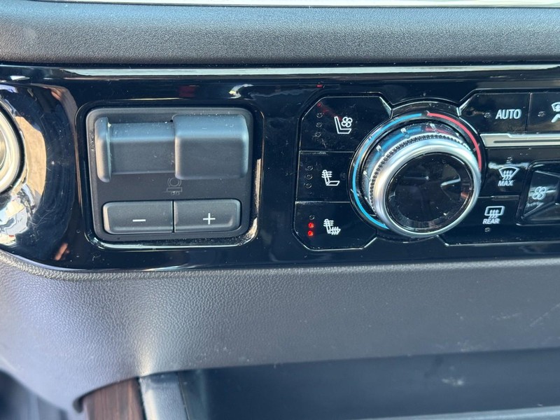 GMC Sierra 1500 Vehicle Full-screen Gallery Image 22