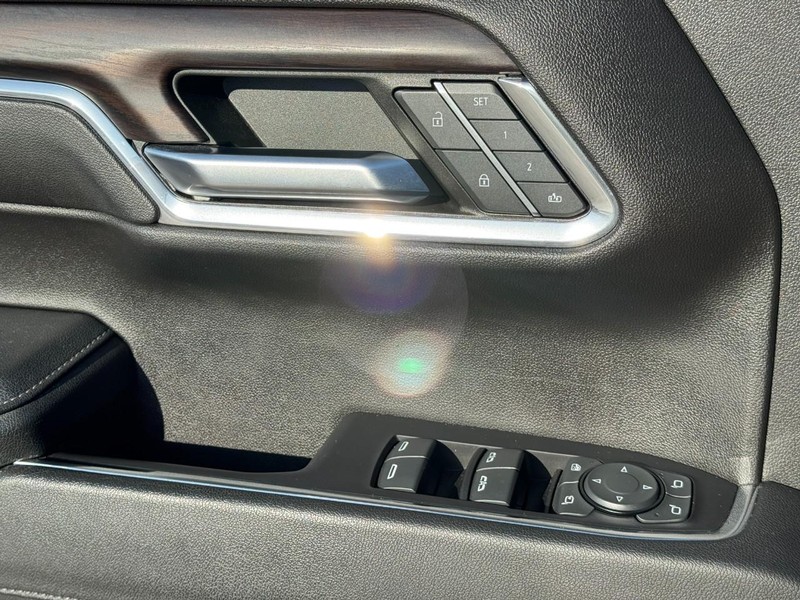 GMC Sierra 1500 Vehicle Full-screen Gallery Image 24