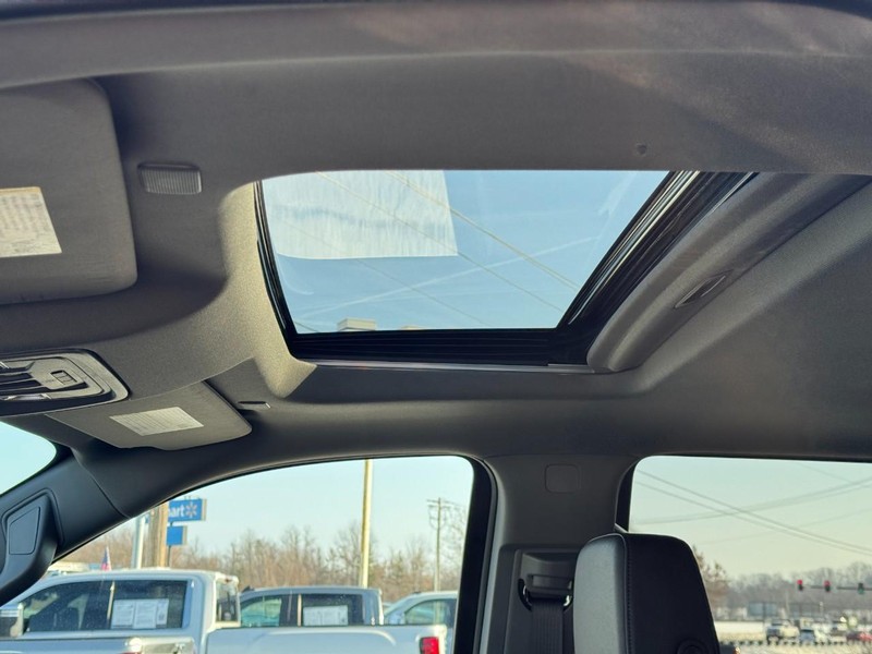 GMC Sierra 1500 Vehicle Full-screen Gallery Image 26