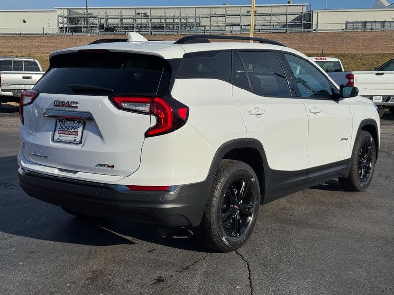 GMC Terrain Vehicle Full-screen Gallery Image 03