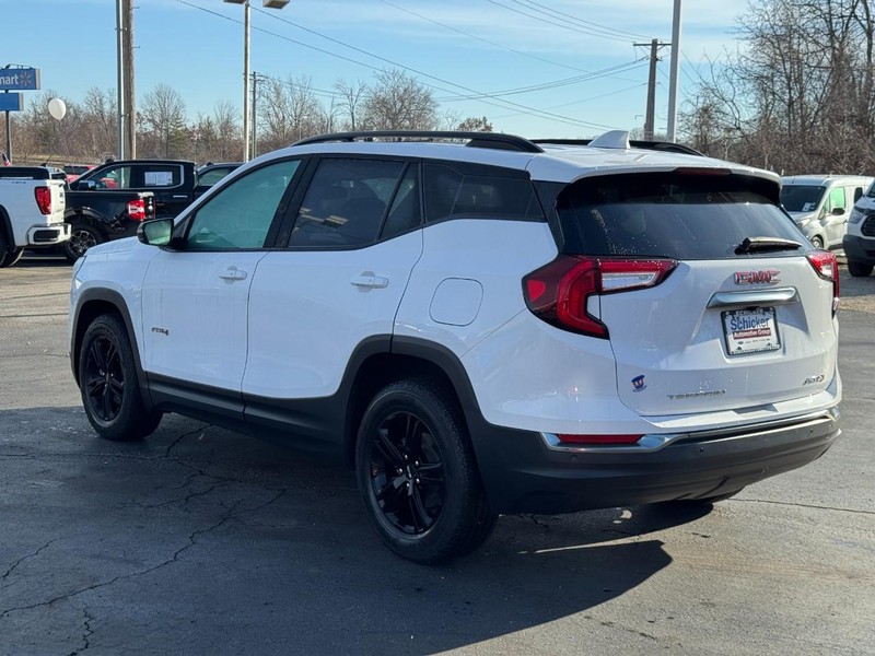 GMC Terrain Vehicle Full-screen Gallery Image 06