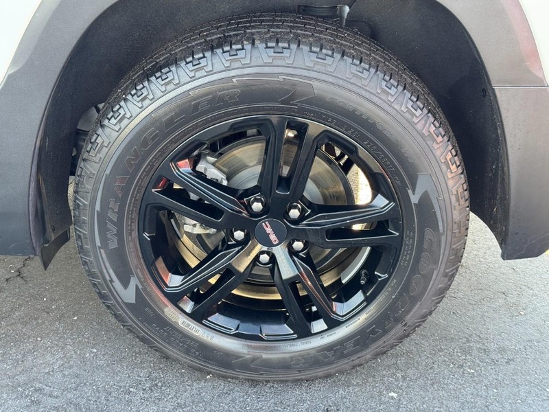 GMC Terrain Vehicle Full-screen Gallery Image 07