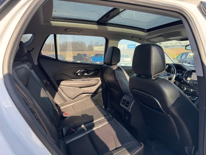 GMC Terrain Vehicle Full-screen Gallery Image 10