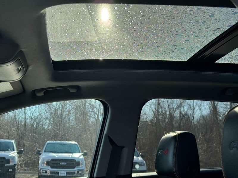 GMC Terrain Vehicle Full-screen Gallery Image 24