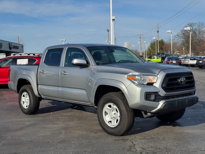 Toyota Tacoma 4WD Vehicle Full-screen Gallery Image 02