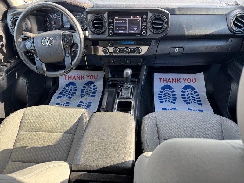 Toyota Tacoma 4WD Vehicle Full-screen Gallery Image 11