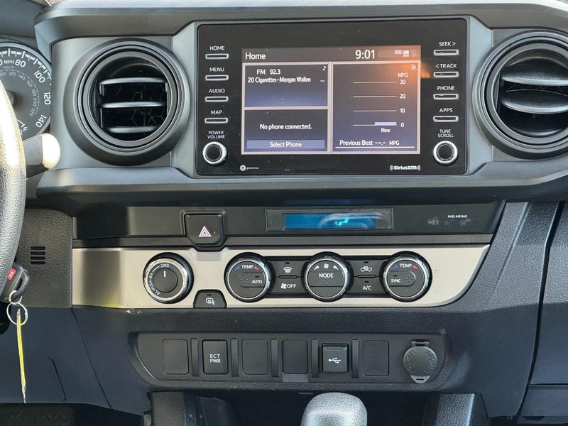 Toyota Tacoma 4WD Vehicle Full-screen Gallery Image 13