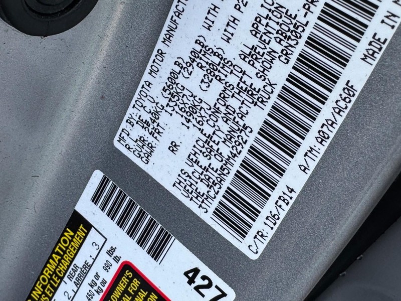 Toyota Tacoma 4WD Vehicle Full-screen Gallery Image 23