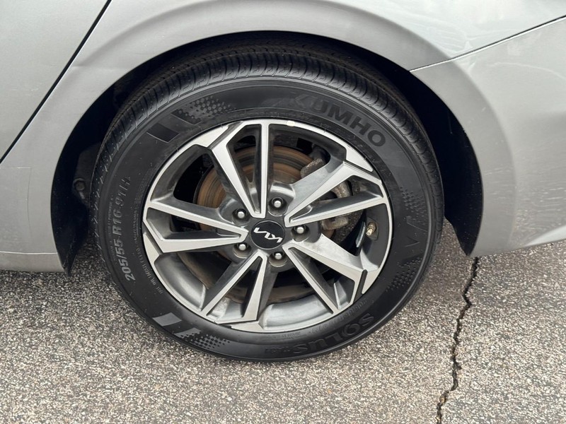 Kia Forte Vehicle Full-screen Gallery Image 06