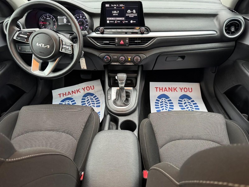 Kia Forte Vehicle Full-screen Gallery Image 10