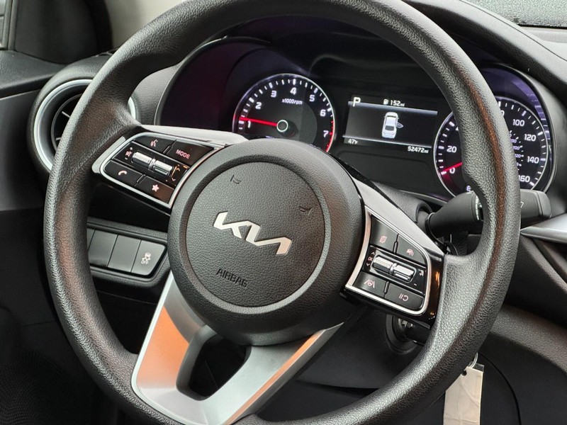 Kia Forte Vehicle Full-screen Gallery Image 11