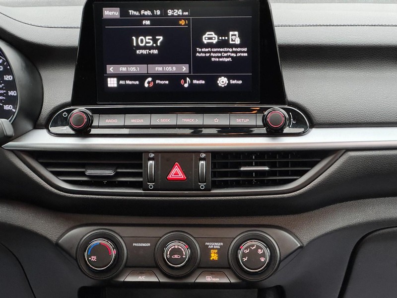 Kia Forte Vehicle Full-screen Gallery Image 12