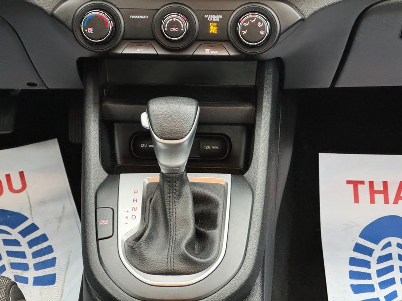 Kia Forte Vehicle Full-screen Gallery Image 13