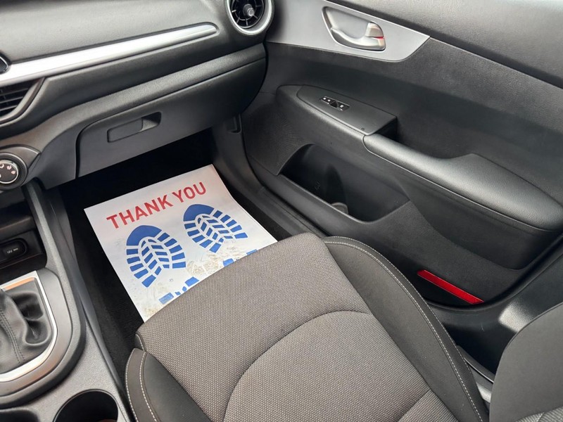 Kia Forte Vehicle Full-screen Gallery Image 14