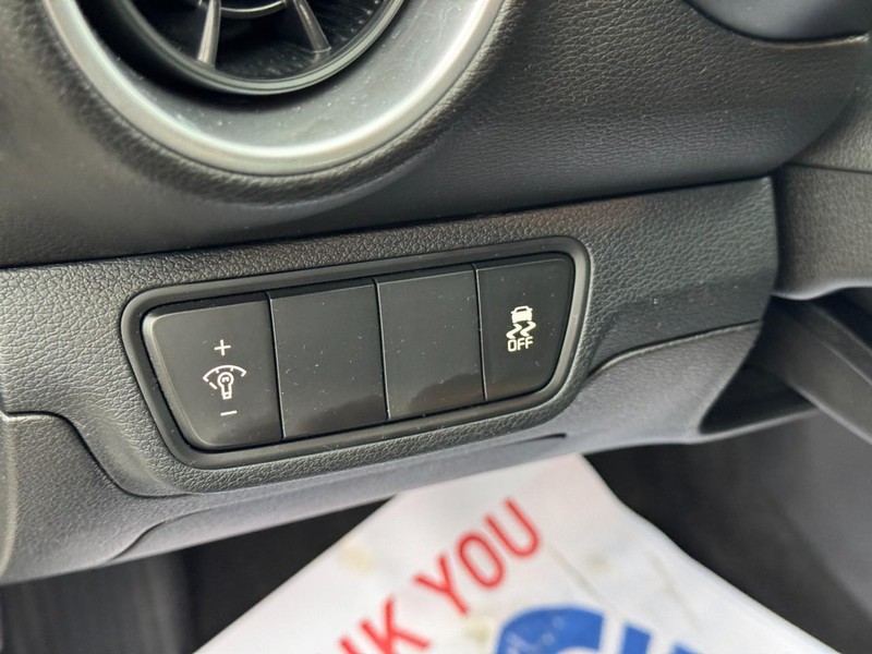 Kia Forte Vehicle Full-screen Gallery Image 15